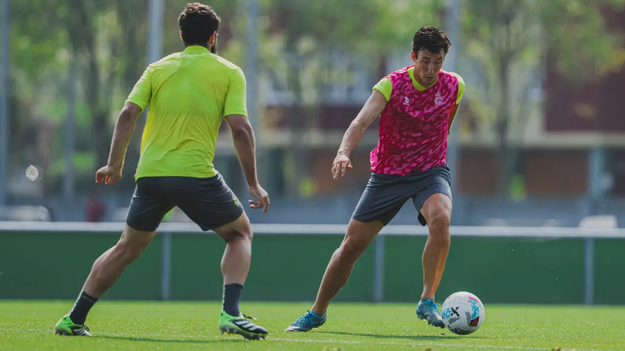 Los jugadores del Racing durante un entrenamiento previo al partido. / RRC