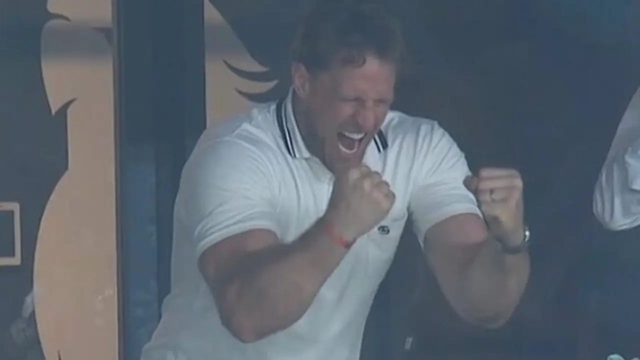 JJ Watt celebra la victoria del Espanyol en el RCDE Stadium. / X
