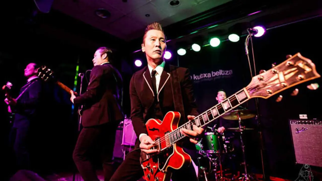 The Neatbeats, grupo japon&eacute;s de rock twist sobre los escenarios. / x