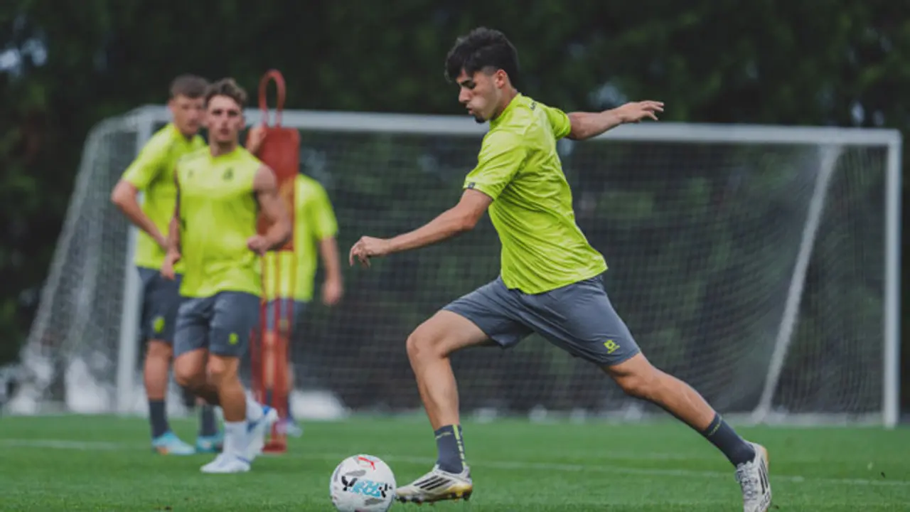 El conjunto verdiblanco durante unos entrenamientos. / x