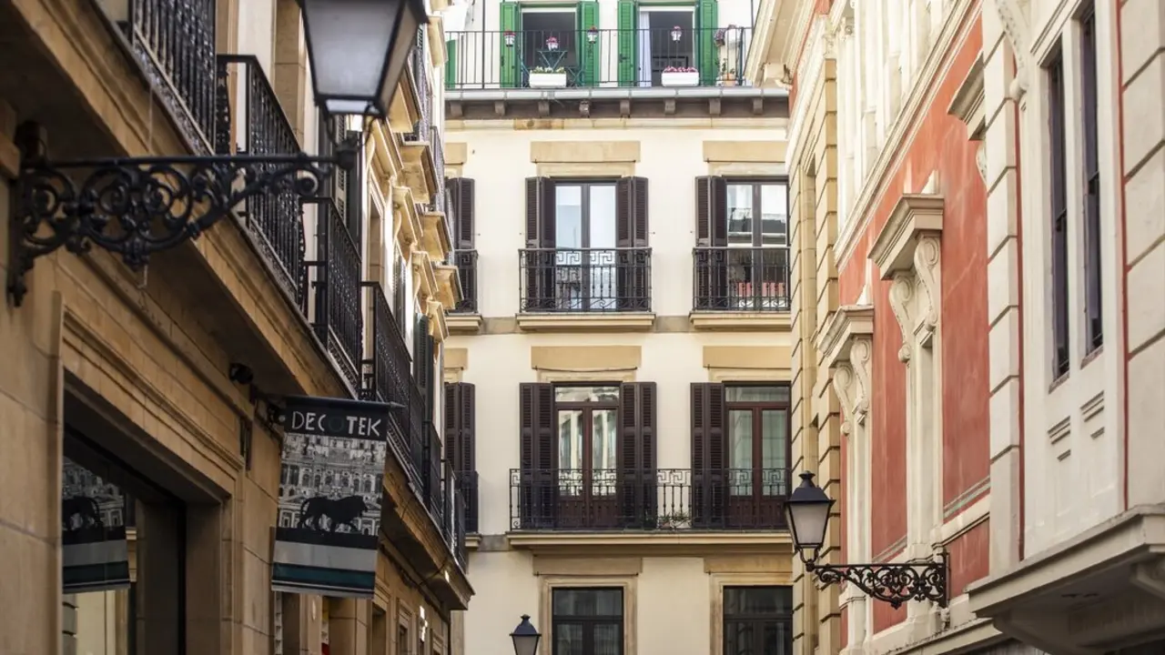 Varios edificios en Gipuzkoa. / EP