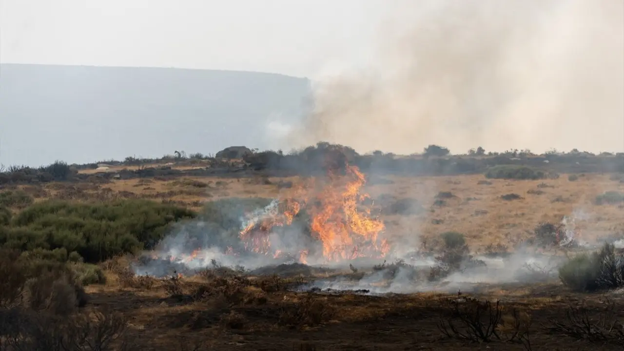 Vista de un fuego en la zona de Le&oacute;n. / Emilio Fraile