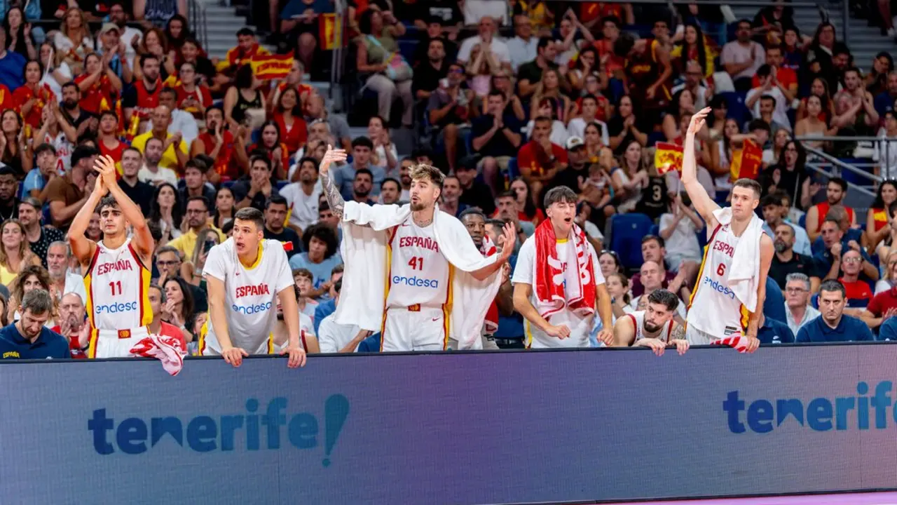 Banquillo de Espa&ntilde;a ante Alemania. / BaloncestoESP