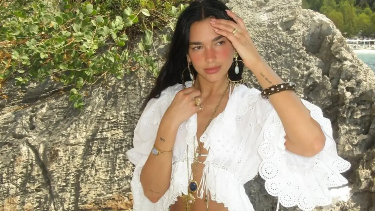 Dua Lipa durante sus vacaciones. / X