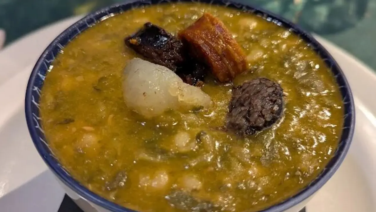 Plato de cocido del restaurante. / A.J.