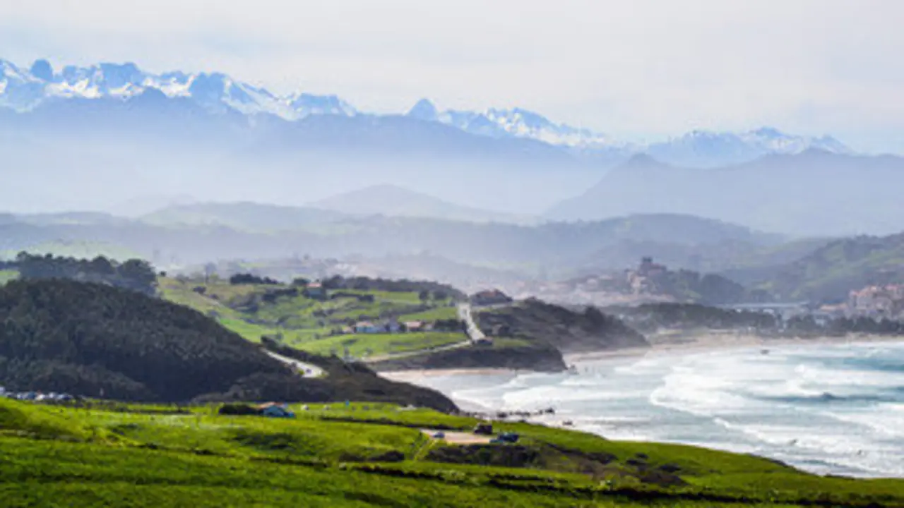 Vista de una de las playas m&aacute;s famosas de Cantabria. / A.S.P