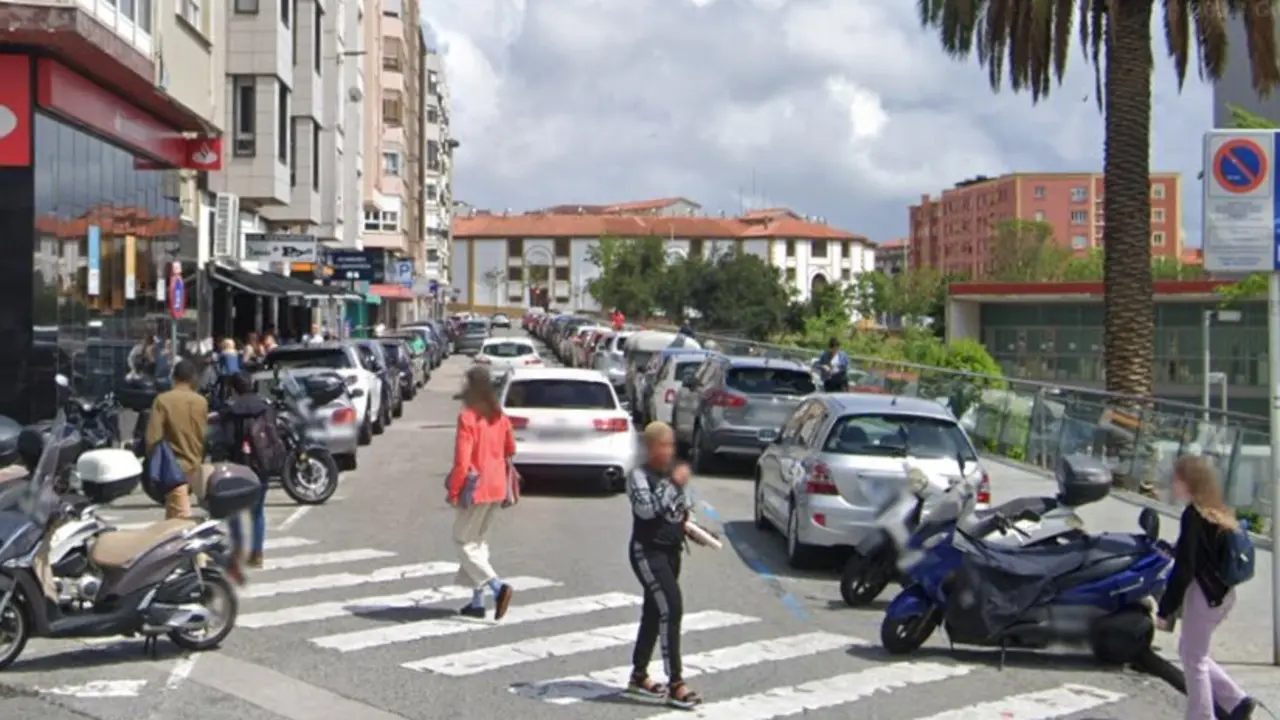 Calle Padre R&aacute;bago, una de las zonas afectadas por la ruptura de la tuber&iacute;a. / G.M.
