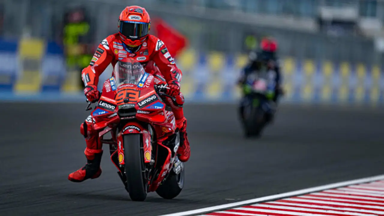 El piloto Marc M&aacute;rquez de Ducati Lenovo Team, Ducati Desmosedici GP25, action during the 2025 MotoGP Michelin Grand Prix of Hungary en el Balaton Park circuit. / x