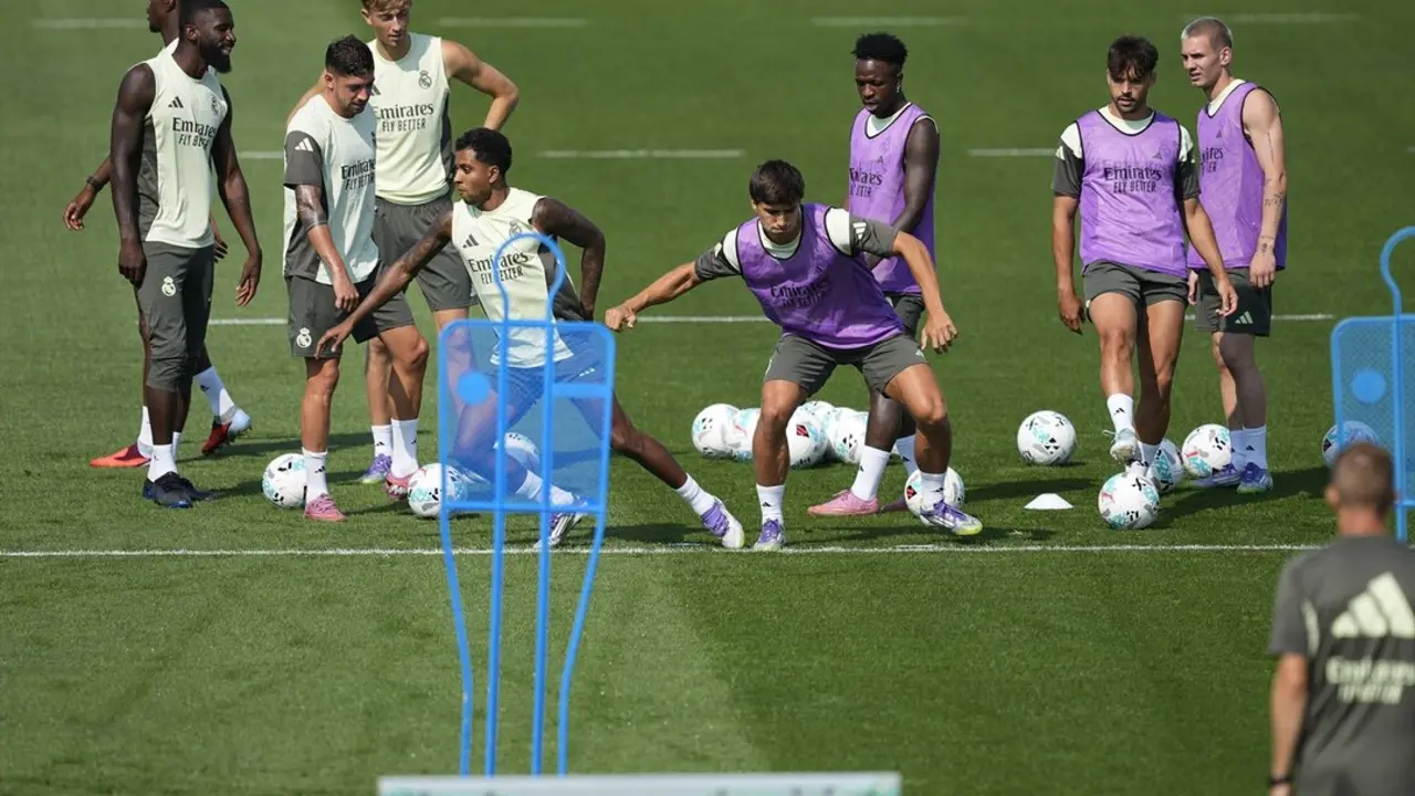 Rodrygo y Gonzalo Garcia durante un entrenamiento. / EP