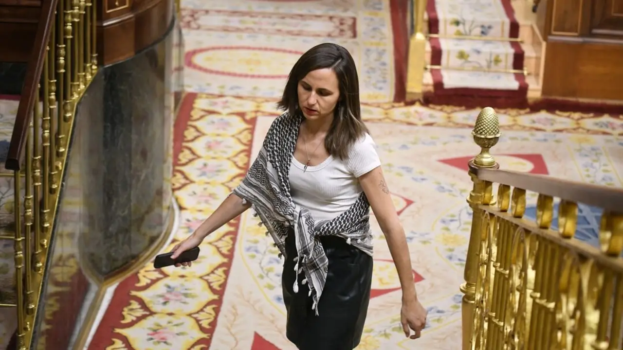 La secretaria general de Podemos, Ione Belarra, a su salida de una sesi&oacute;n plenaria extraordinaria. / Fernando S&aacute;nchez