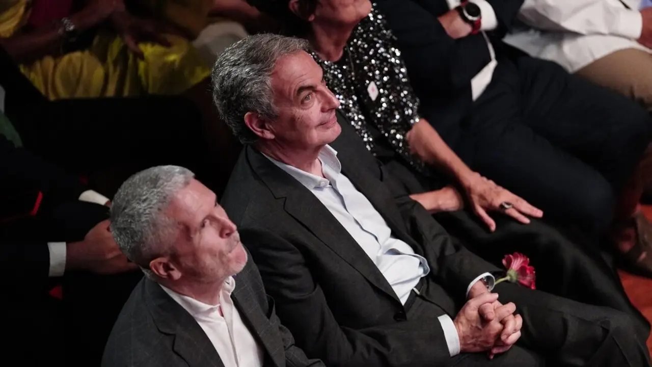 El ministro del Interior Fernando Grande-Marlaska (1i), y el expresidente del Gobierno Jos&eacute; Luis Rodr&iacute;guez Zapatero. / A. P&eacute;rez Meca