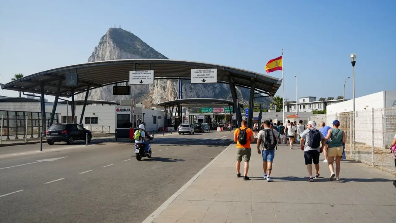 Im&aacute;genes de la frontera entre Espa&ntilde;a y el Pe&ntilde;&oacute;n de Gibraltar. / Francisco J.Olmo