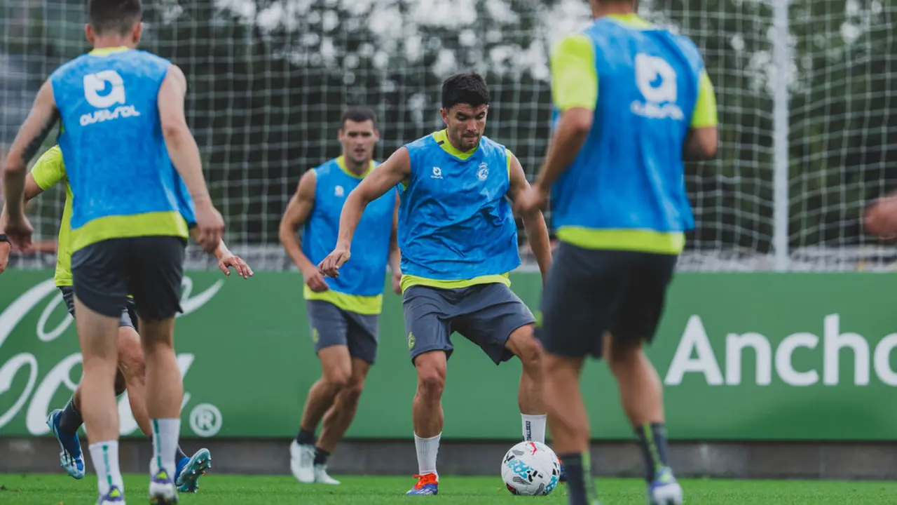 El equipo durante uno de los entrenamientos de la semana. / RRC