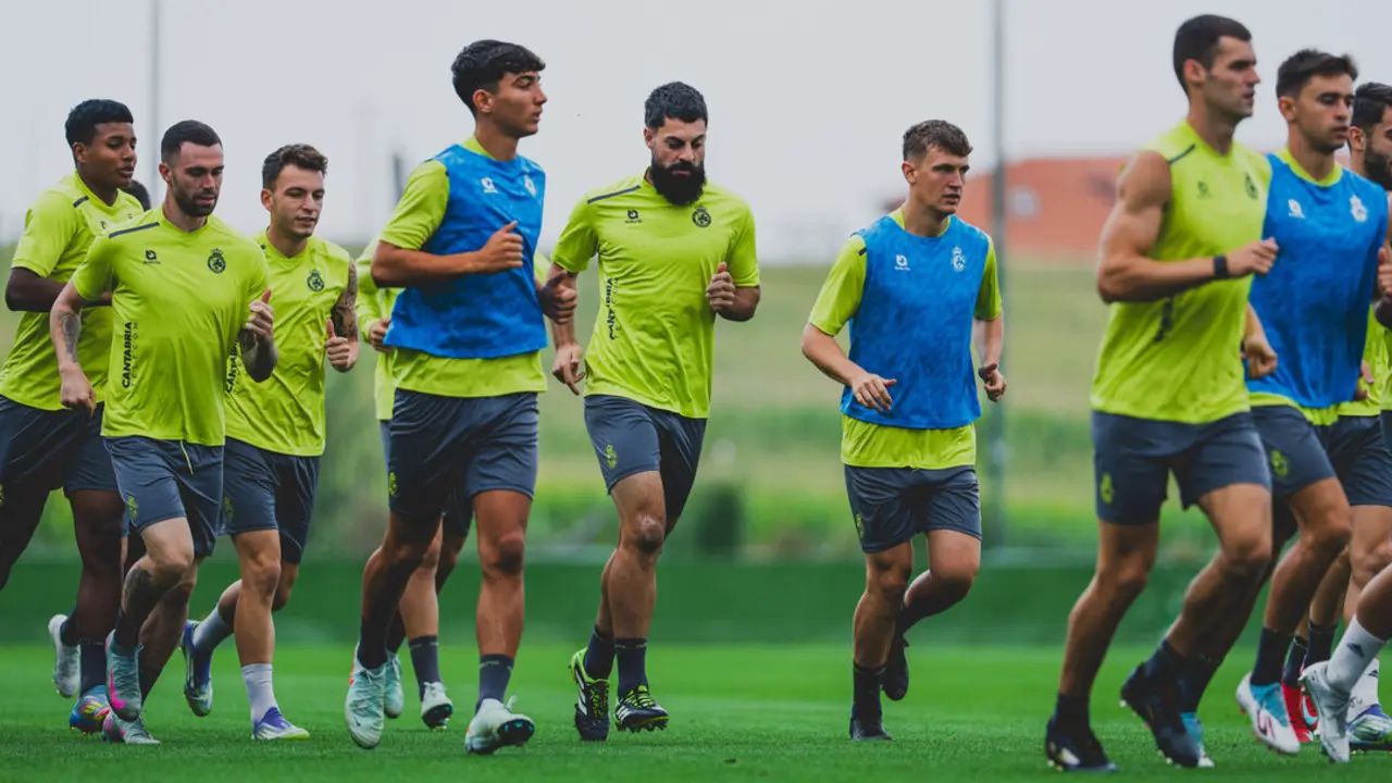 Villalibre se ha convertido en el pichichi de la Liga Hypermotion. / RRC