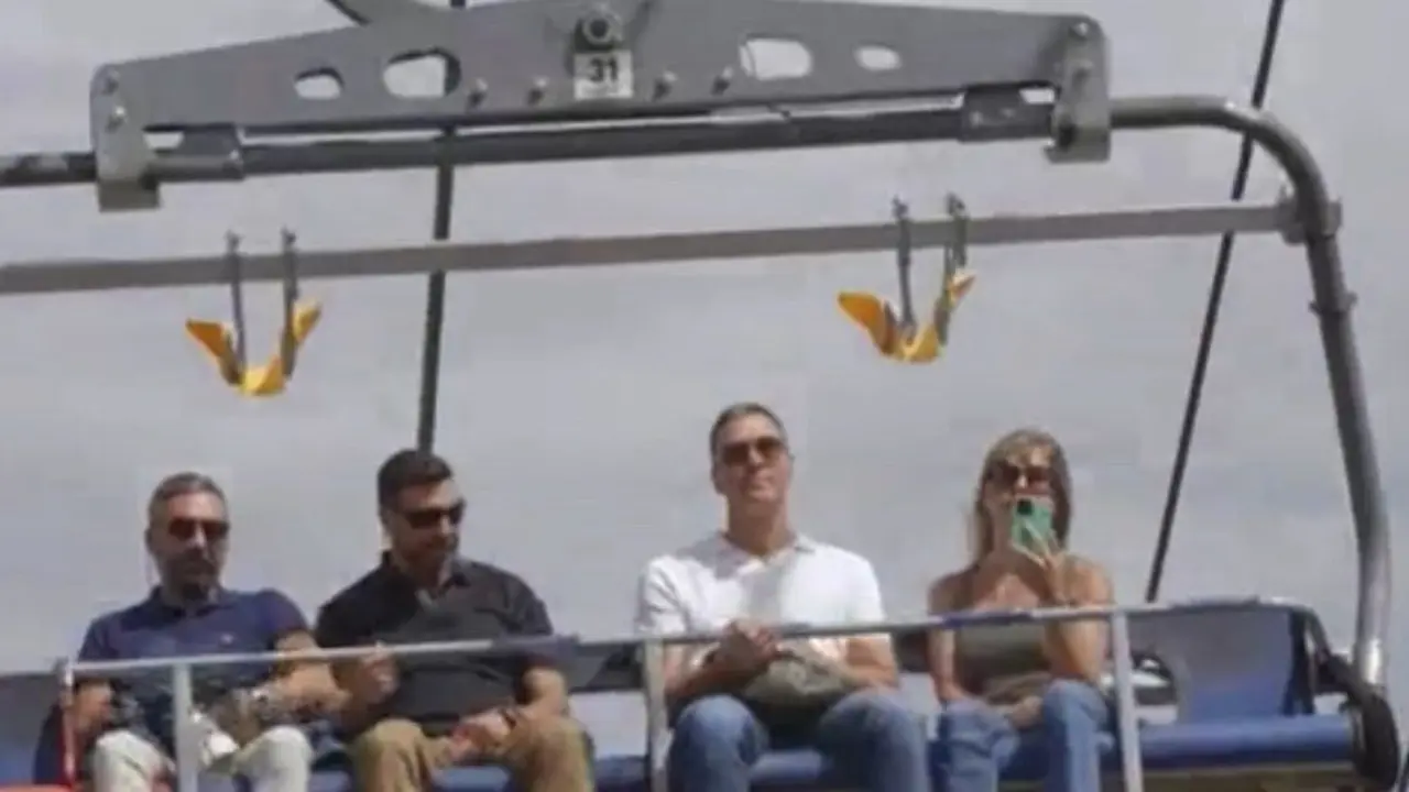 Pedro S&aacute;nchez junto a Bego&ntilde;a G&oacute;mez de vacaciones. / RRSS