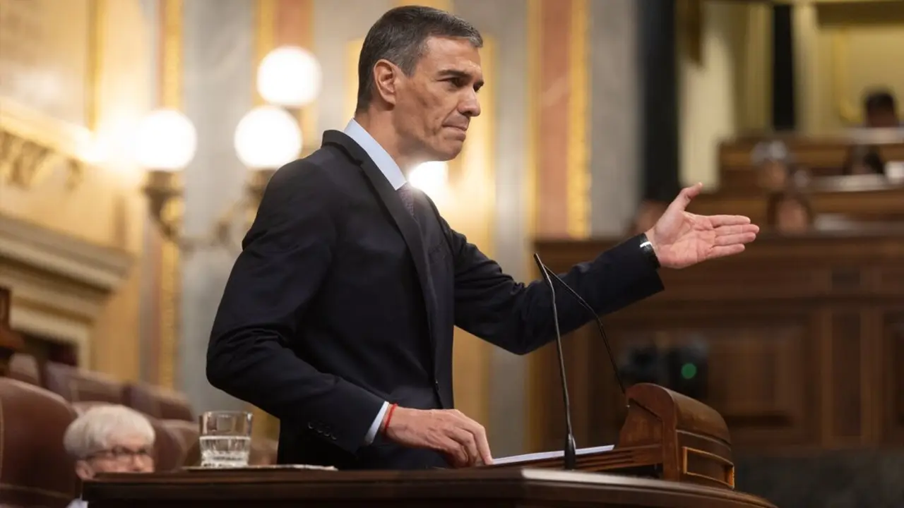 El presidente del Gobierno, Pedro S&aacute;nchez, interviene durante un pleno extraordinario, en el Congreso de los Diputados. / Eduardo Parra