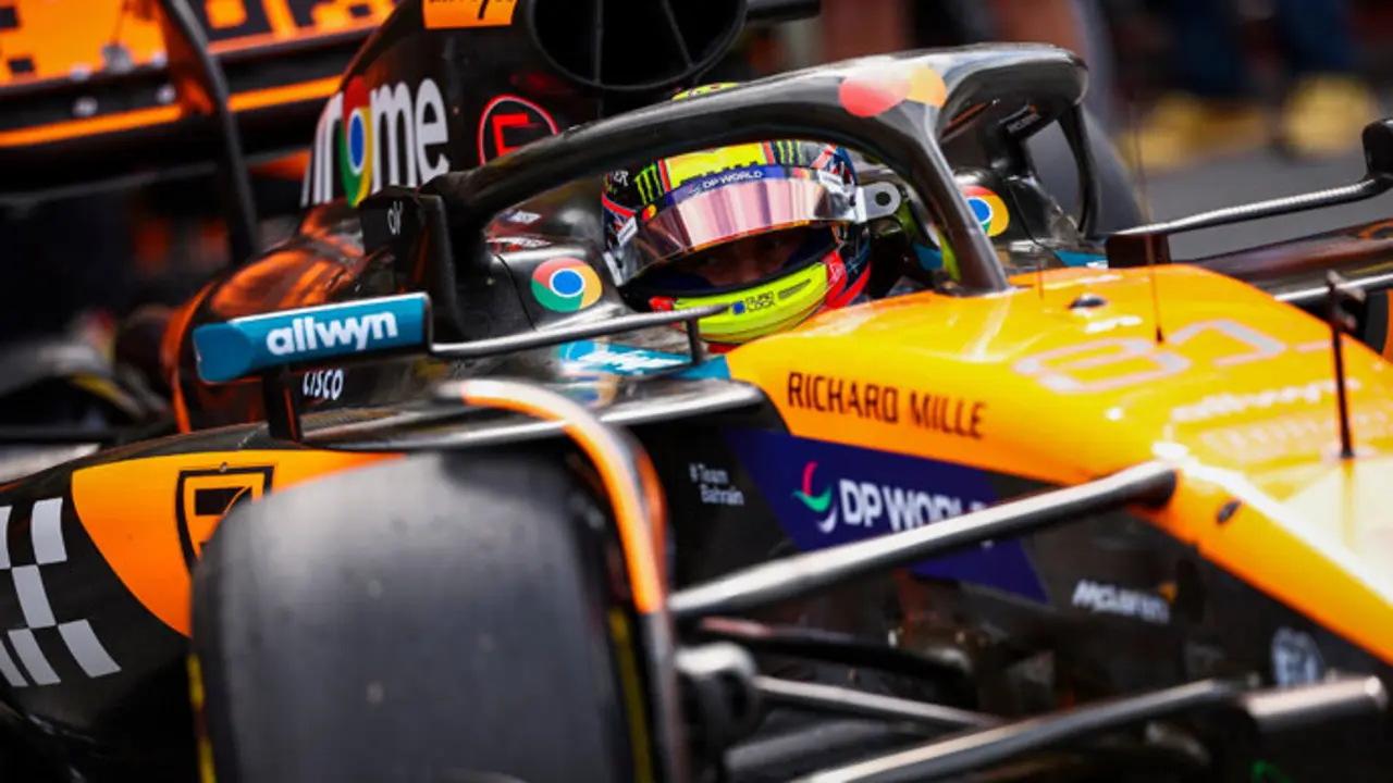 El McLaren de Oscar Piastri en los Libres 1 del GP de Pa&iacute;ses Bajos. / ep