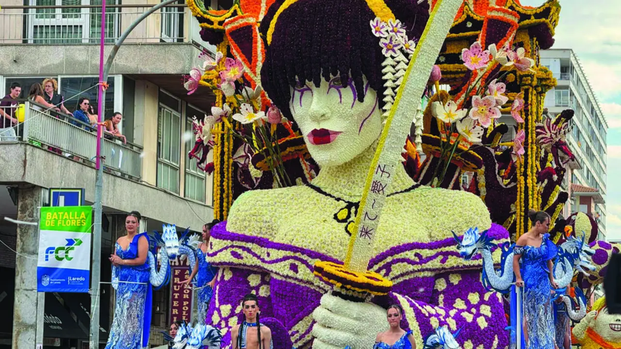 &lsquo;Aiko&rsquo; fue la carroza ganadora en la categor&iacute;a principal de la Batalla de las Flores. / Alerta