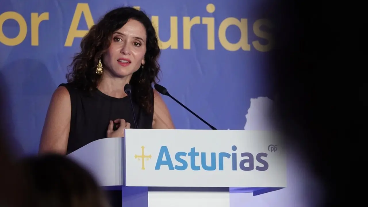 La presidenta de la Comunidad de Madrid, Isabel D&iacute;az Ayuso, interviene durante la gala de entrega del primer Premio &lsquo;Tom&aacute;s Antu&ntilde;a&rsquo;. / Xuan Cueto