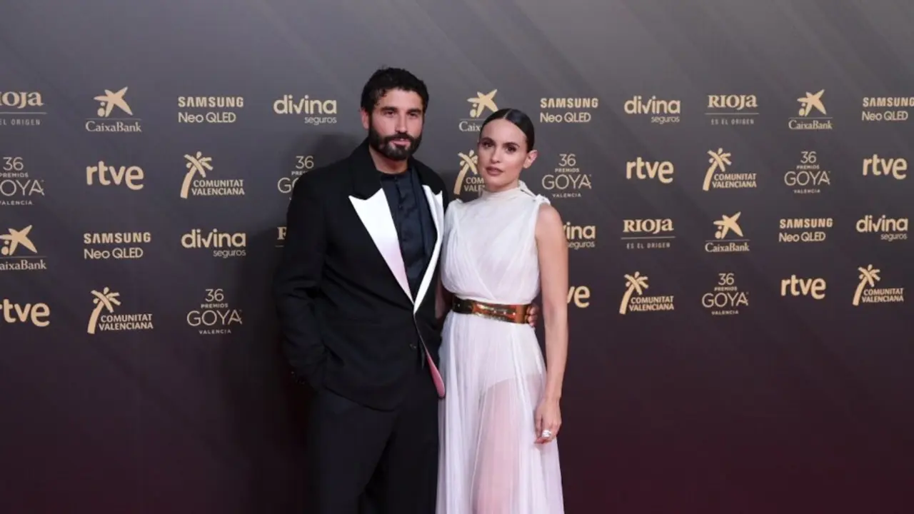 Alex Garc&iacute;a y Ver&oacute;nica Echegui posan en el photocall de la 36&ordf; gala de los Premios Goya. / Jorge Gil