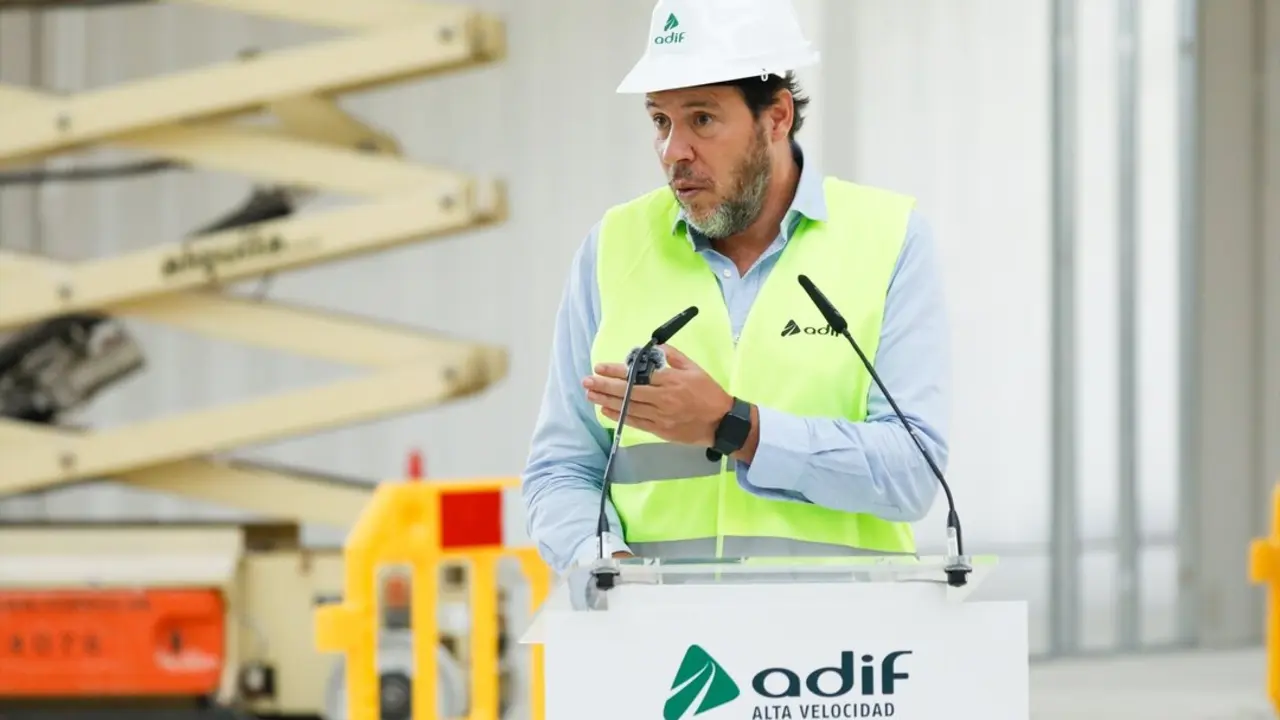 El ministro de Transportes y Movilidad Sostenible, &Oacute;scar Puente. / Edu Botella