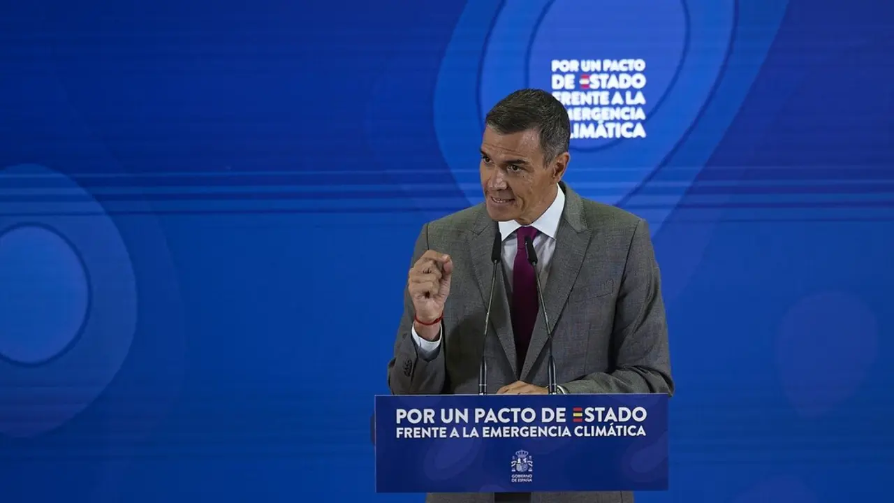 El presidente del Gobierno, Pedro S&aacute;nchez, clausura el acto 'Por un pacto de Estado frente a la emergencia clim&aacute;tica'. / Jes&uacute;s Hell&iacute;n