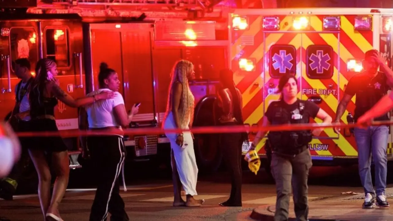 Equipos sanitarios de emergencia en la escena de un tiroteo en Chicago. / EP