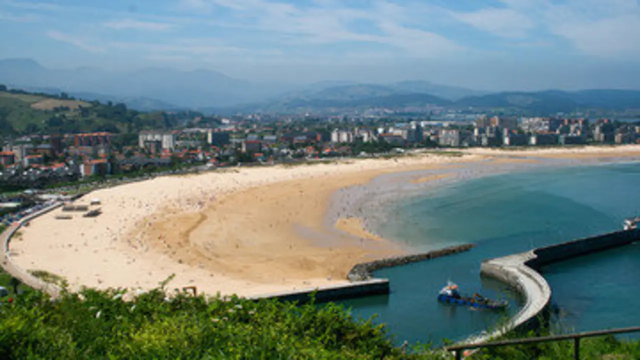 Una de las playas m&aacute;s famosas de Cantabria en Laredo. / A.S.P