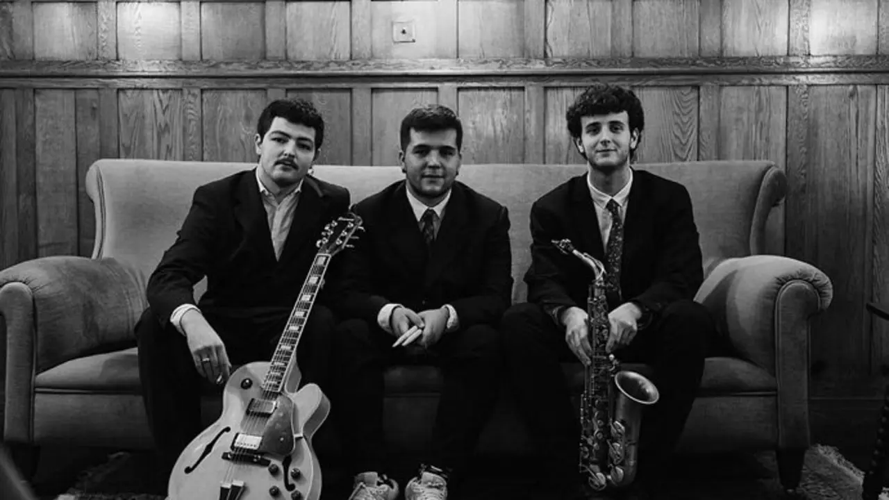 El grupo Nicol&aacute;s Alvear Tr&iacute;o. / x