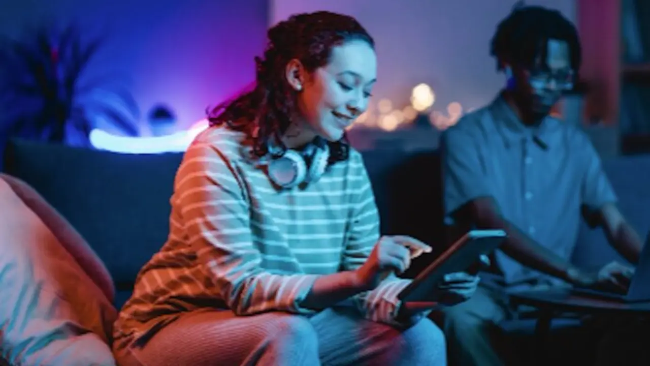 https://www.freepik.com/free-photo/side-view-smiley-woman-home-using-headphones-
tablet_11631555.htm