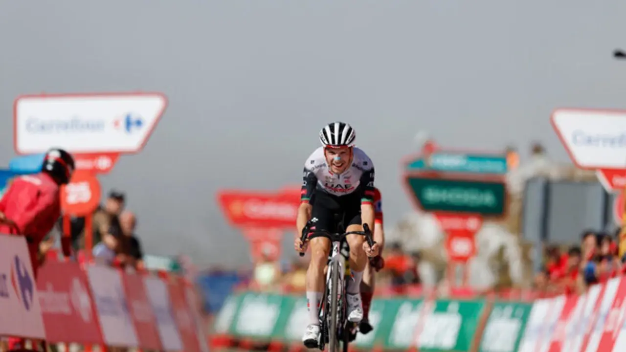 El ciclista portugu&eacute;s Joao Almeida (UAE Team Emirates), ganador de la decimotercera etapa de La Vuelta. / x