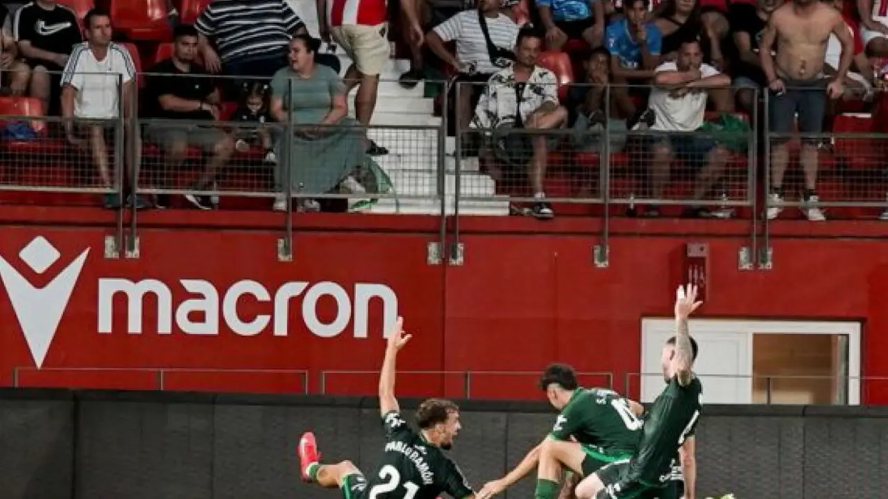 Momento tras el gol de la victoria del Racing. / LH