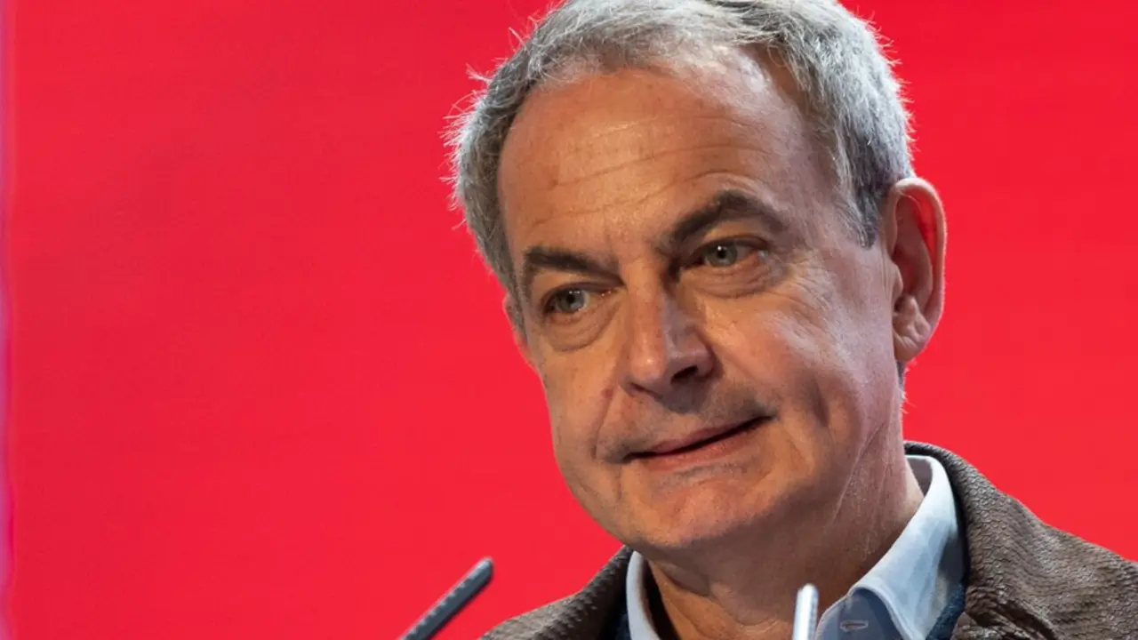 El expresidente del Gobierno, Jos&eacute; Luis Rodr&iacute;guez Zapatero, durante la clausura del 15&ordm; Congreso Socialista de Castilla y Le&oacute;n, en el Teatro Ortega, a 23 de febrero de 2025, en Palencia, Castilla y Le&oacute;n (Espa&ntilde;a). El Congreso se celebra bajo el lema 'Quedarse es futuro. Atr&eacute;vete al cambio'. Durante el c&oacute;nclave, que se celebr&oacute; ayer, 22 de febrero, y hoy, se confirma a Carlos Mart&iacute;nez como nuevo secretario auton&oacute;mico tras la salida de Luis Tudanca.
Fecha: 23/02/2025. leer menos

Foto de archivo

Firma: Isa Saiz / Europa Press