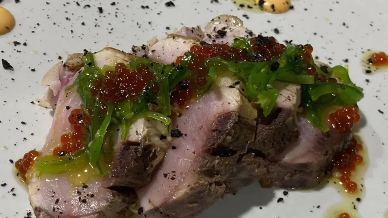 Tataki de bonito de Laredo, uno de los platos del restaurante. / R.P.