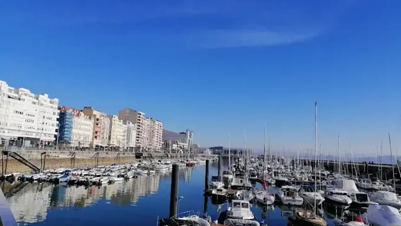 Uno de los tramos del paseo mar&iacute;timo en Santander. / A.E