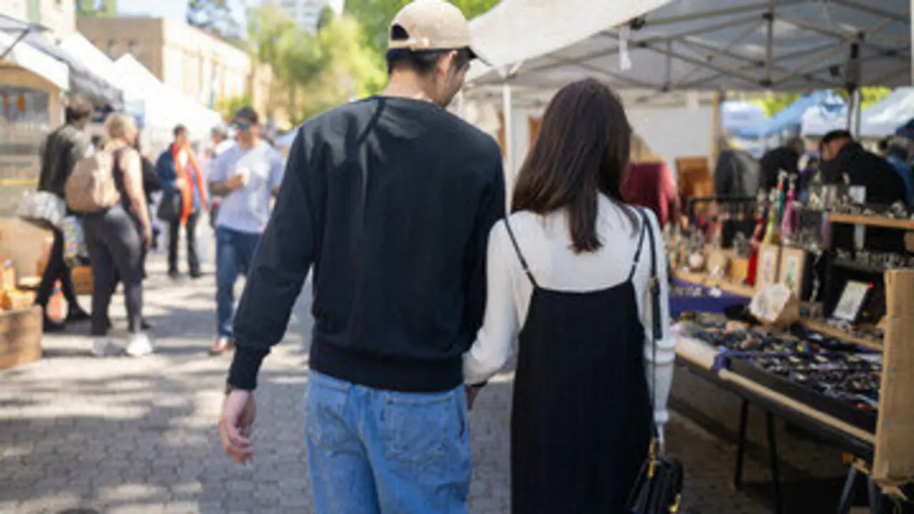 Este mercado ofrece a turistas y vecinos una experiencia diferente: historia, diversi&oacute;n y un ambiente que enamora a todos. / A.S.P
