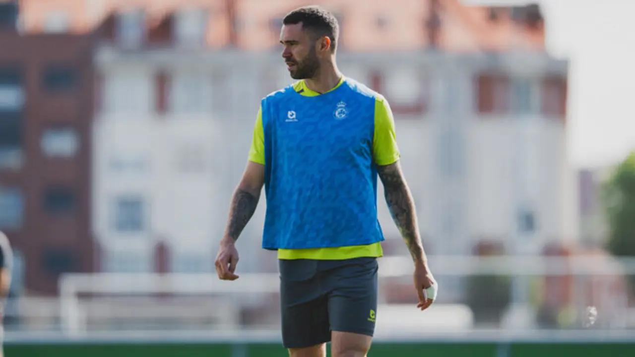 El jugador del Racing Mani Hernando durante un entrenamiento. / x
