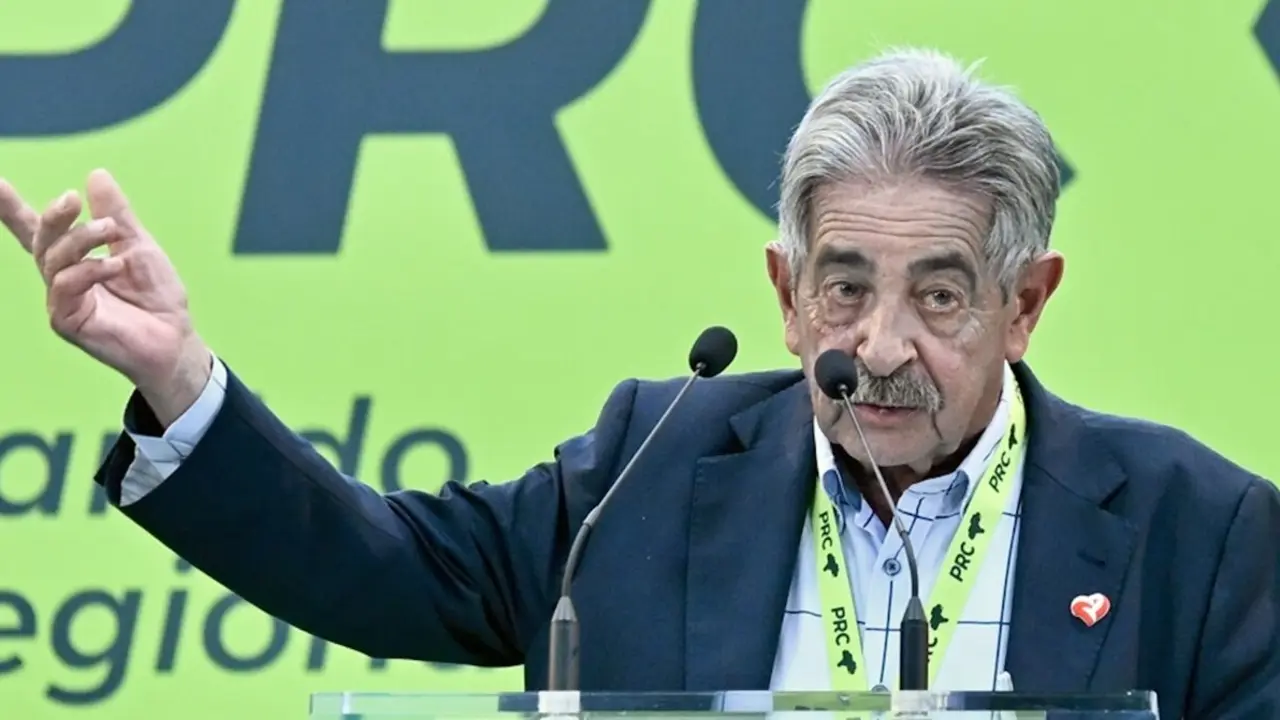 El exsecretario general del PRC y expresidente de Cantabria, Miguel &Aacute;ngel Revilla, interviene durante la proclamaci&oacute;n de Paula Fern&aacute;ndez como candidata a la Presidencia auton&oacute;mica para las elecciones de 2027, en el Paraninfo de la Universidad de Cantabria, a 18 de mayo de 2025, en Santander, Cantabria (Espa&ntilde;a).

Firma: Nacho Cubero / Europa Press
