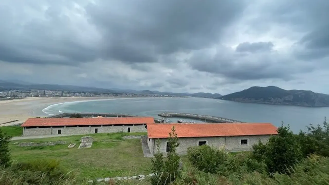 Entre acantilados y antiguas fortificaciones, La Atalaya sorprende a cada paso. / A.S.P