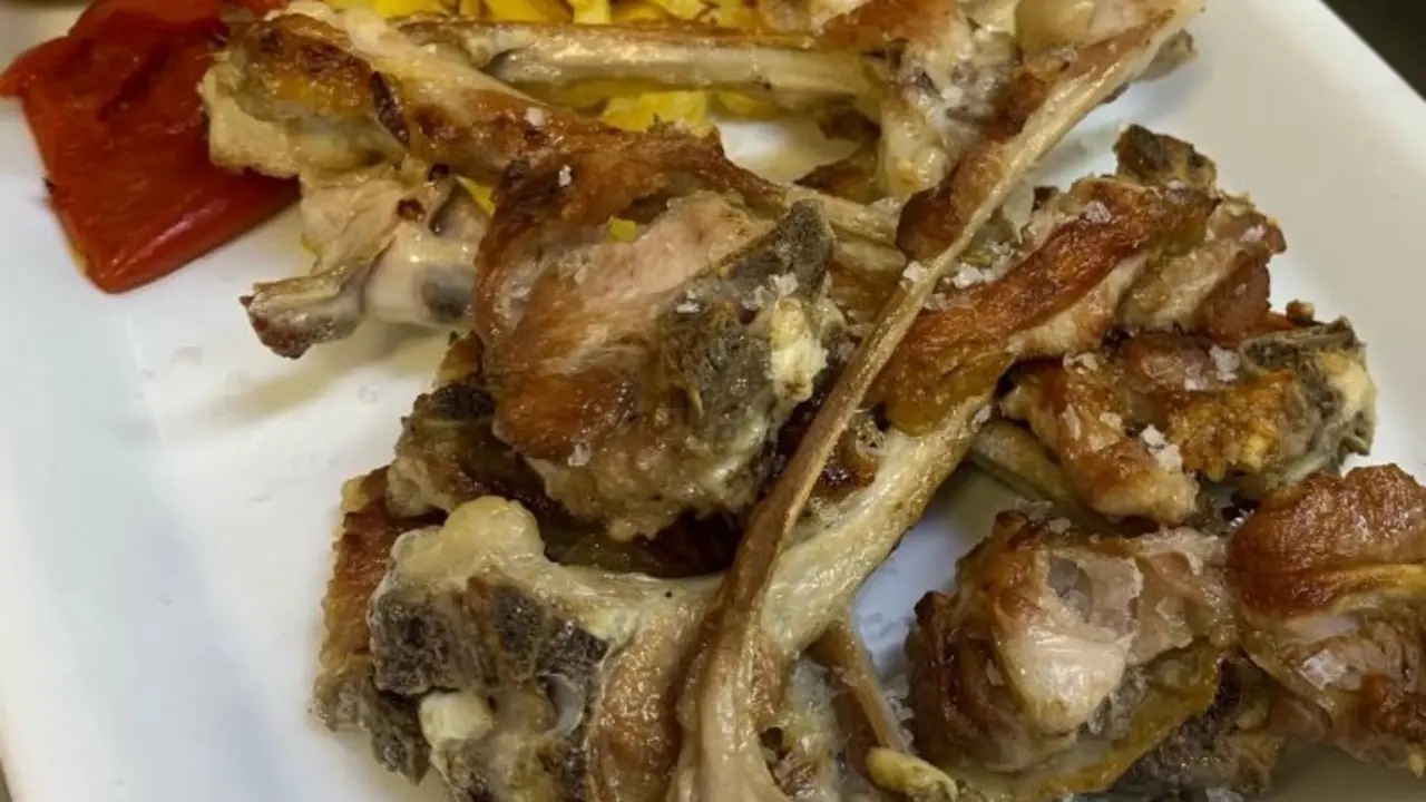 Chuletillas de lechazo a la plancha. / C.S.