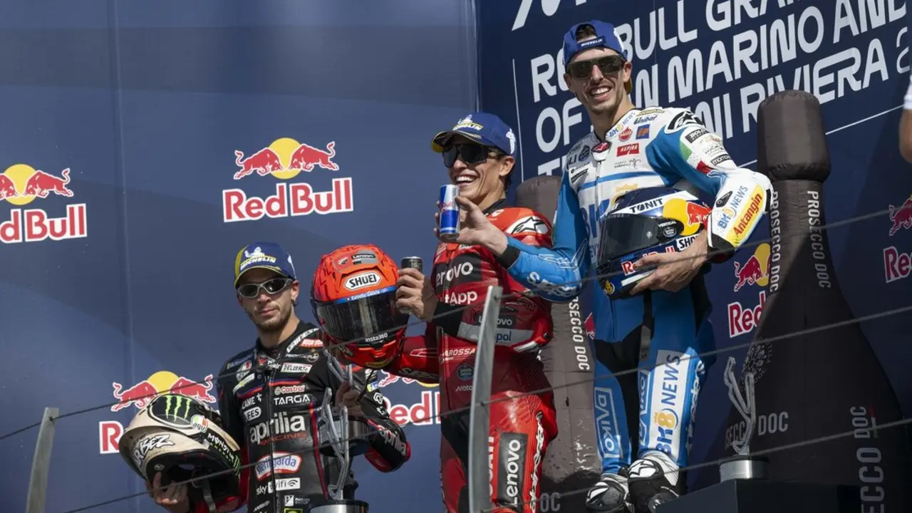 Marc, Bezecchi y Alex en el podio el Gran Premio Red Bull de San Marino y la Riviera de R&iacute;mini. / EP