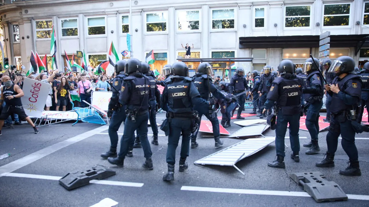 Los violentos actuaron de forma coordinada y con apoyo internacional, dejando 22 agentes heridos y apenas dos detenciones./ EP
