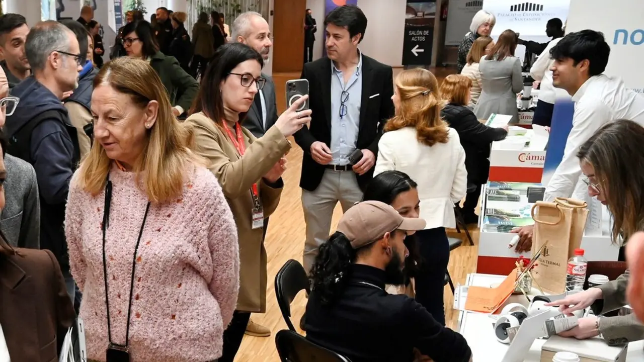 Feria de Empleo de Santander en una edici&oacute;n pasada. / Alerta