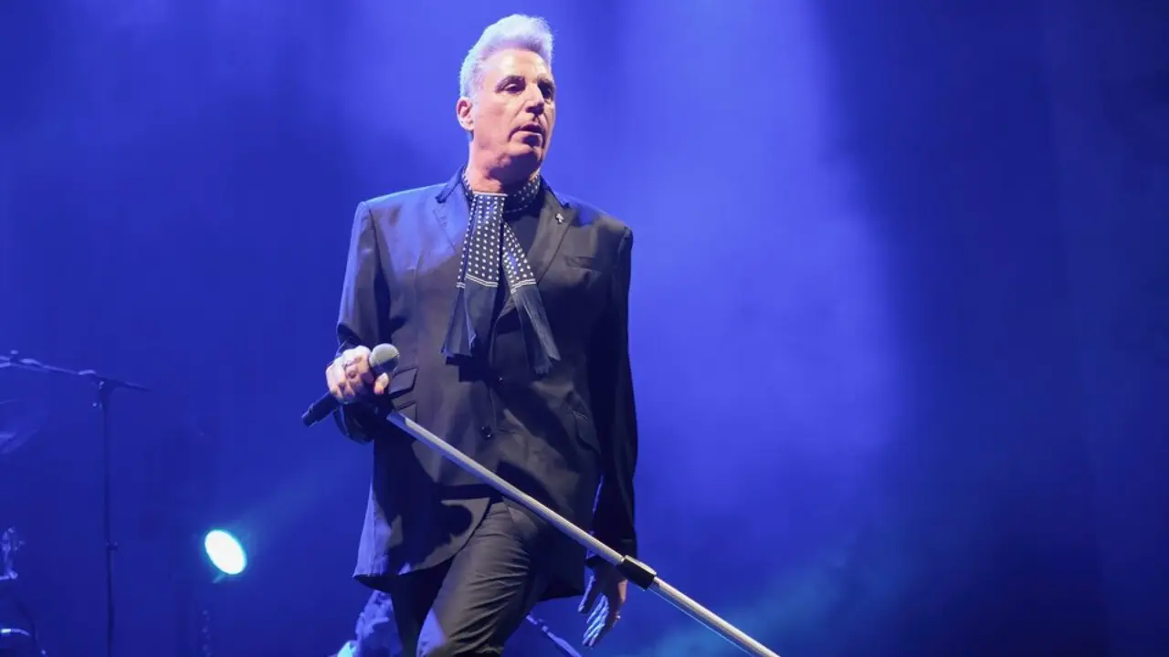 Loquillo act&uacute;a en el Festival Actual 24, en el Palacio de los Deportes de Logro&ntilde;o. / Jos&eacute; S&aacute;nchez