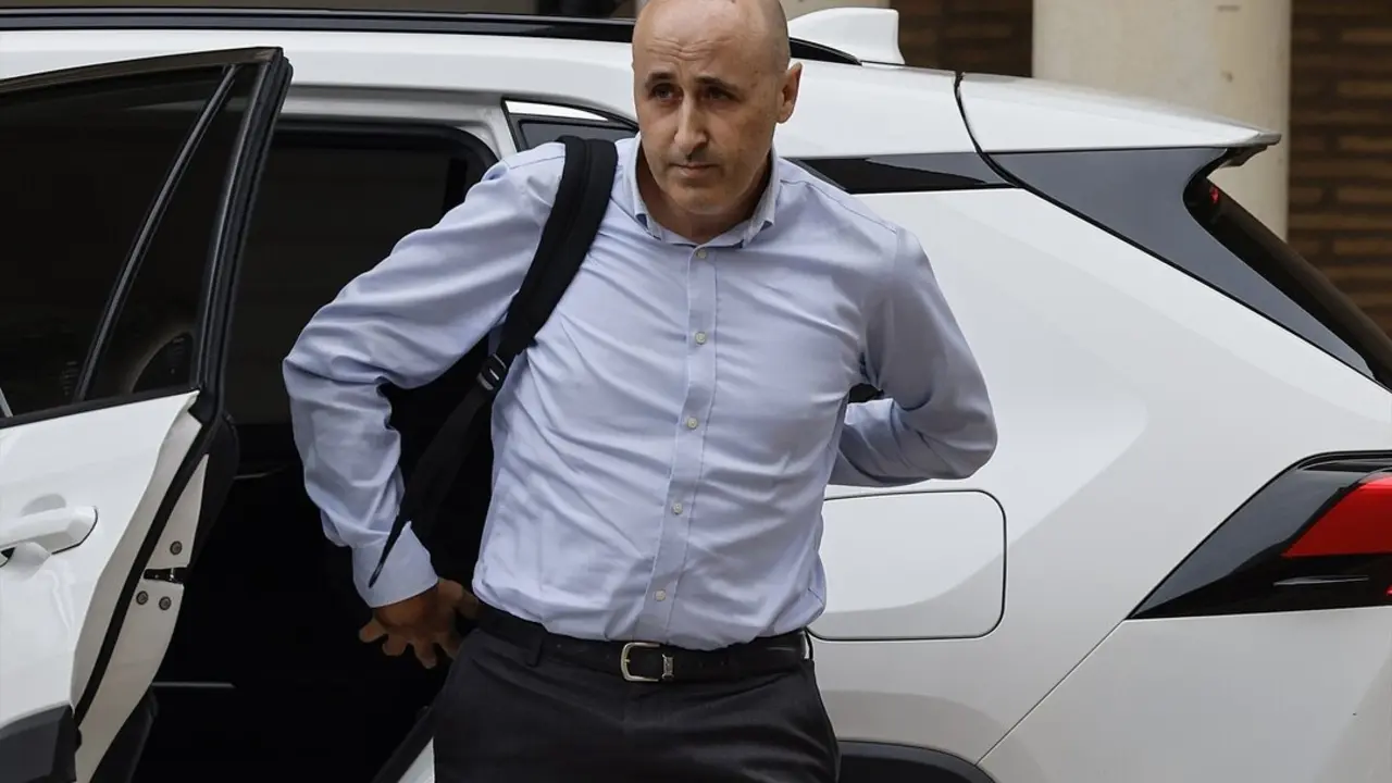 El presidente de la Confederaci&oacute;n Hidrogr&aacute;fica del J&uacute;car, Miguel Polo, llega a declarar como testigo. / Rober Solsona