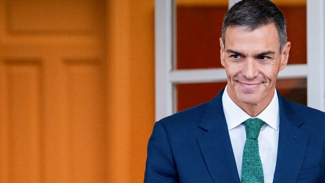 El presidente del Gobierno, Pedro S&aacute;nchez, recibe al canciller de la Rep&uacute;blica Federal de Alemania, Friedrich Merz, en el Palacio de la Moncloa, a 18 de septiembre de 2025, en Madrid (Espa&ntilde;a). La reuni&oacute;n est&aacute; marcada por la actual escalada de tensi&oacute;n diplom&aacute;tica entre Espa&ntilde;a e Israel, motivada por las duras cr&iacute;ticas del Gobierno espa&ntilde;ol a los bombardeos en Gaza y el reclamo de S&aacute;nchez para excluir a Israel de competiciones internacionales mientras contin&uacute;e la ofensiva en la Franja. El encuentro abord&oacute; tambi&eacute;n la guerra de Ucrania, la coordinaci&oacute;n entre la OTAN frente a incidentes de seguridad en el este de Europa y la petici&oacute;n espa&ntilde;ola a Alemania para que mejore su apoyo a la oficialidad del catal&aacute;n en la UE.
Fecha: 18/09/2025. leer menos

Firma: A. P&eacute;rez Meca / Europa Press
Personajes: PEDRO S&Aacute;NCHEZ