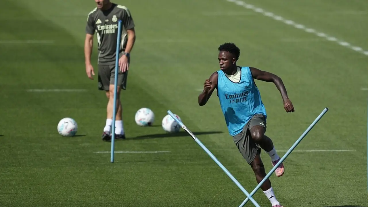 Vinicius Junior durante un entrenamiento con el Real Madrid. / EP