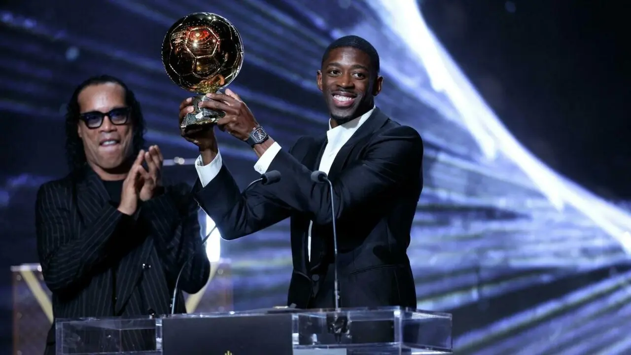 Demb&eacute;l&eacute; gana el Bal&oacute;n de Oro 2025 tras vencer a Yamal. Vitinha queda tercero.