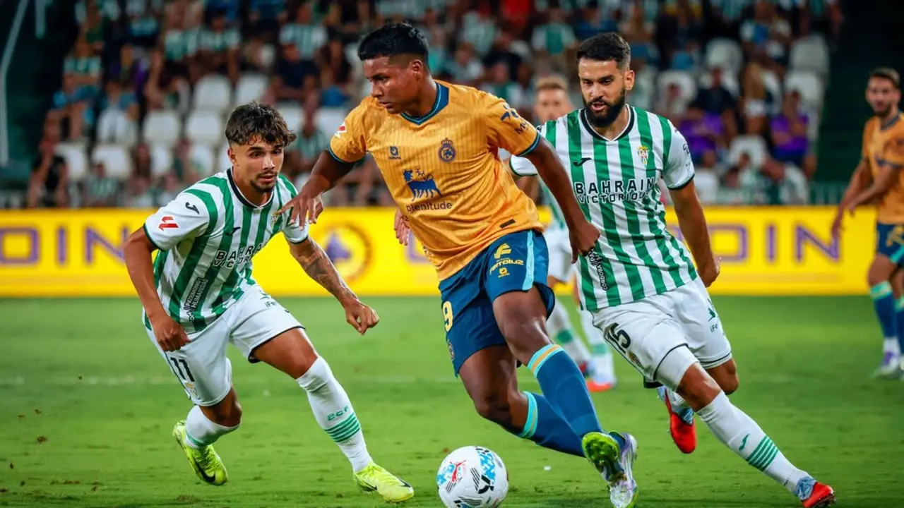 Partido entre el C&oacute;rdoba y el Racing. / L.H