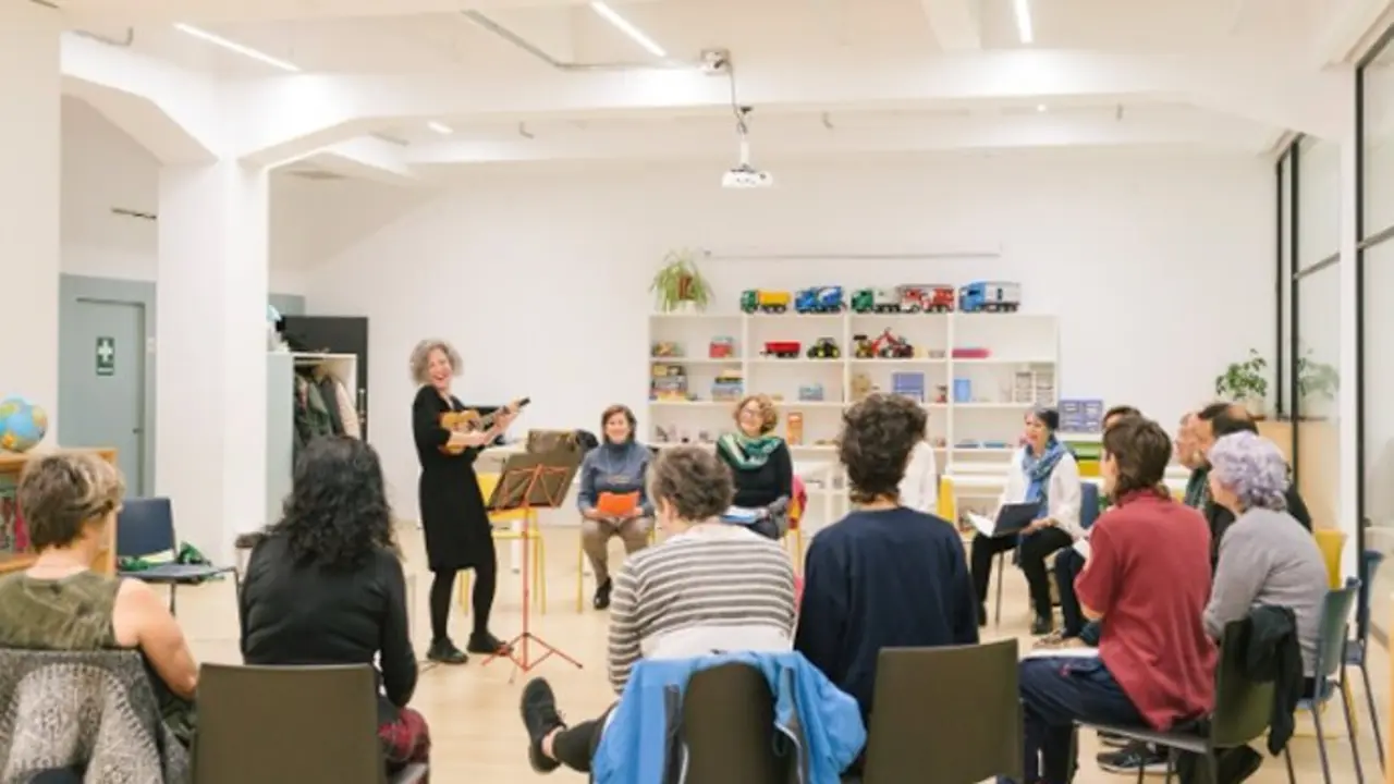 Marie Perreault y Kara Mart&iacute;n en un taller de canto. / x